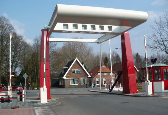 4-voudige slagbomen bij het stadskanaal